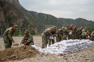 理查利森本场数据：1粒进球，1次错失良机，5射2正，评分7.5分